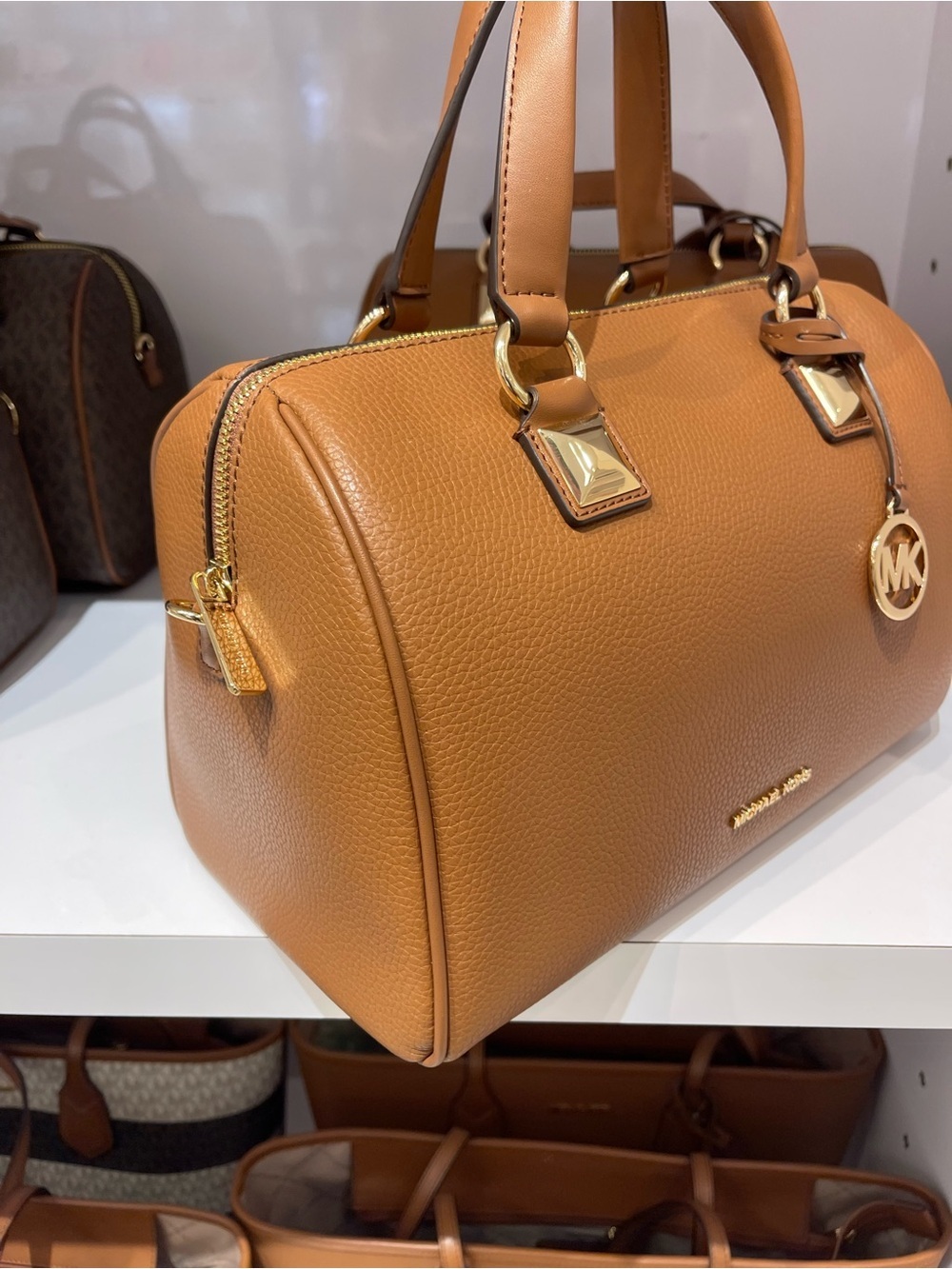 MICHAEL KORS Grayson Medium Pebbled Leather Duffel Bag
Luggage
NWT - Picture 8 of 12